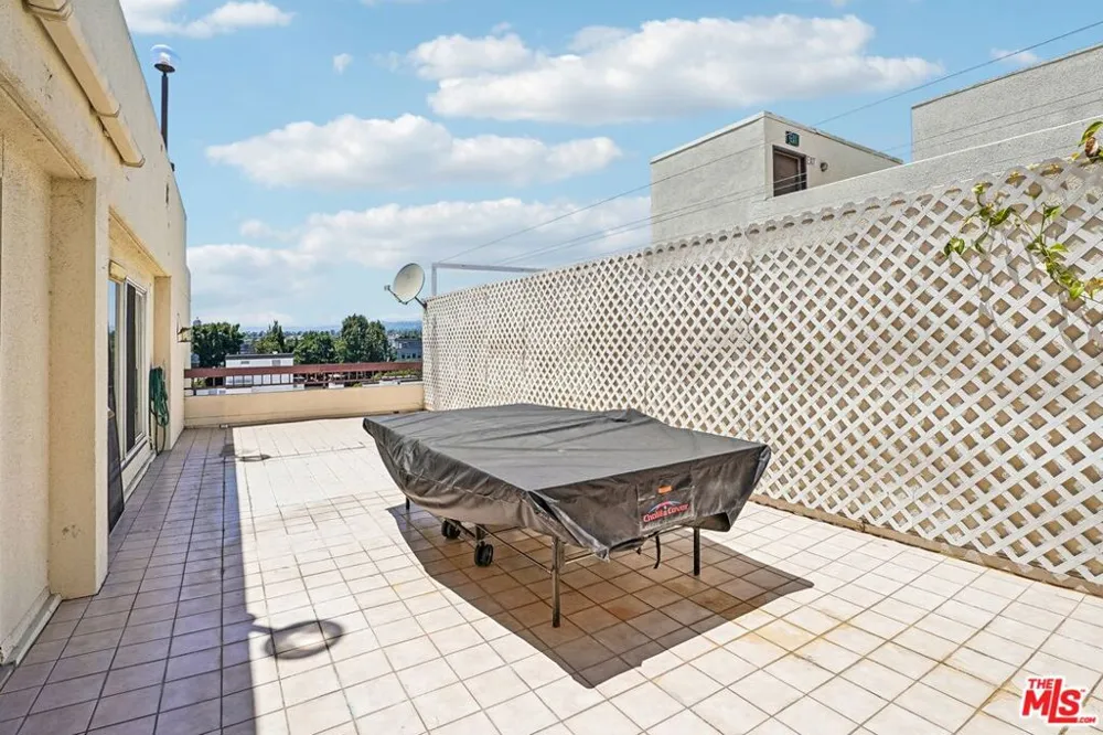 325 Oakhurst Drive #PH2 Beverly Hills, CA 90210