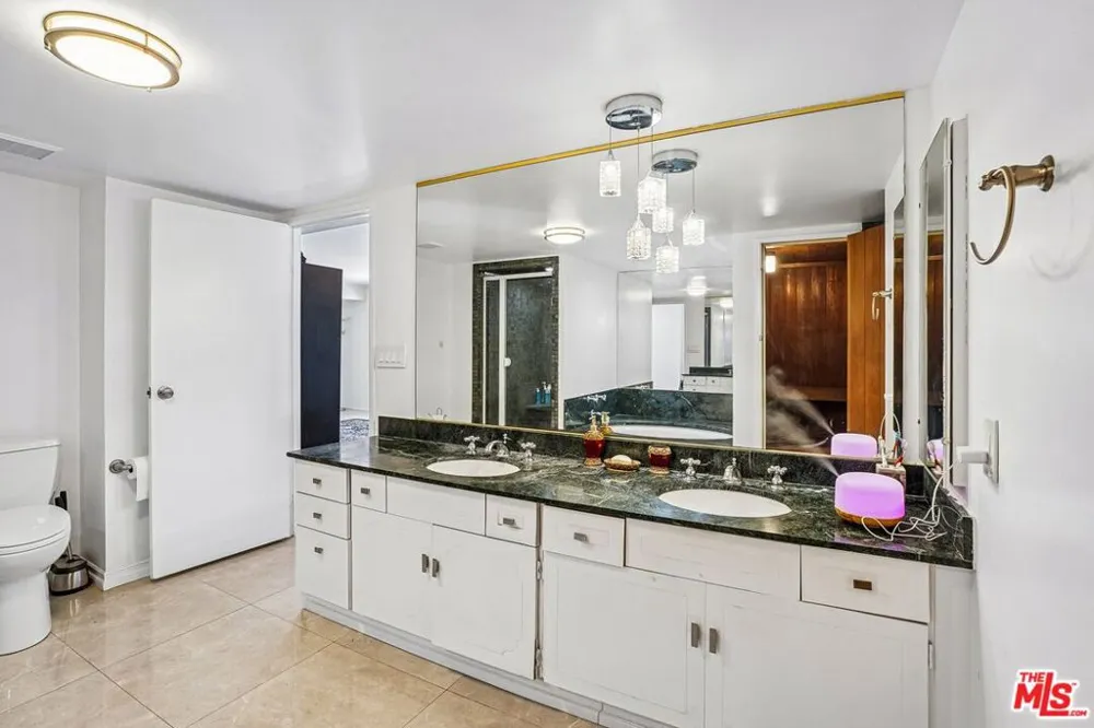 325 Oakhurst Drive #PH2 Beverly Hills, CA 90210