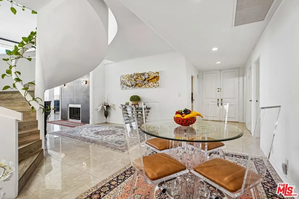 325 Oakhurst Drive #PH2 Beverly Hills, CA 90210