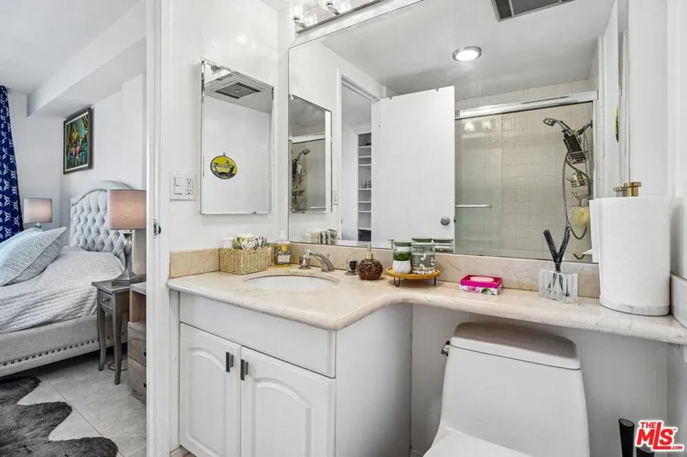 325 Oakhurst Drive #PH2 Beverly Hills, CA 90210