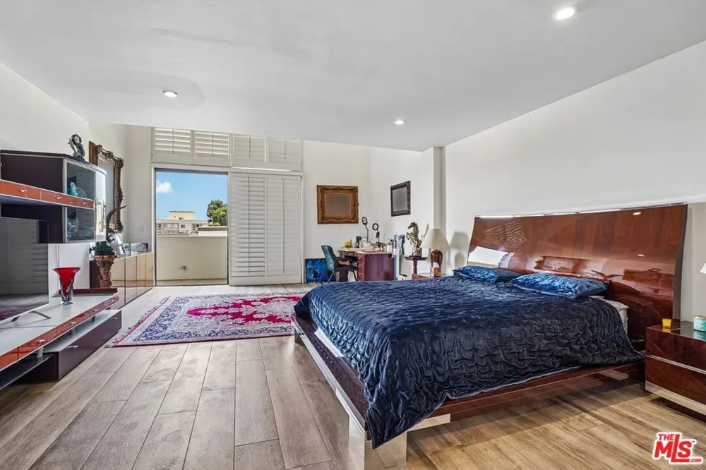 325 Oakhurst Drive #PH2 Beverly Hills, CA 90210