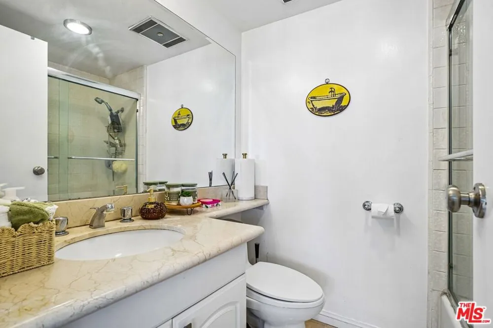 325 Oakhurst Drive #PH2 Beverly Hills, CA 90210