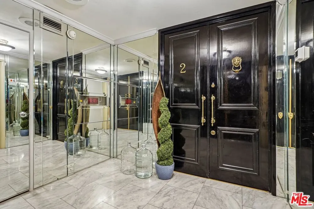 325 Oakhurst Drive #PH2 Beverly Hills, CA 90210