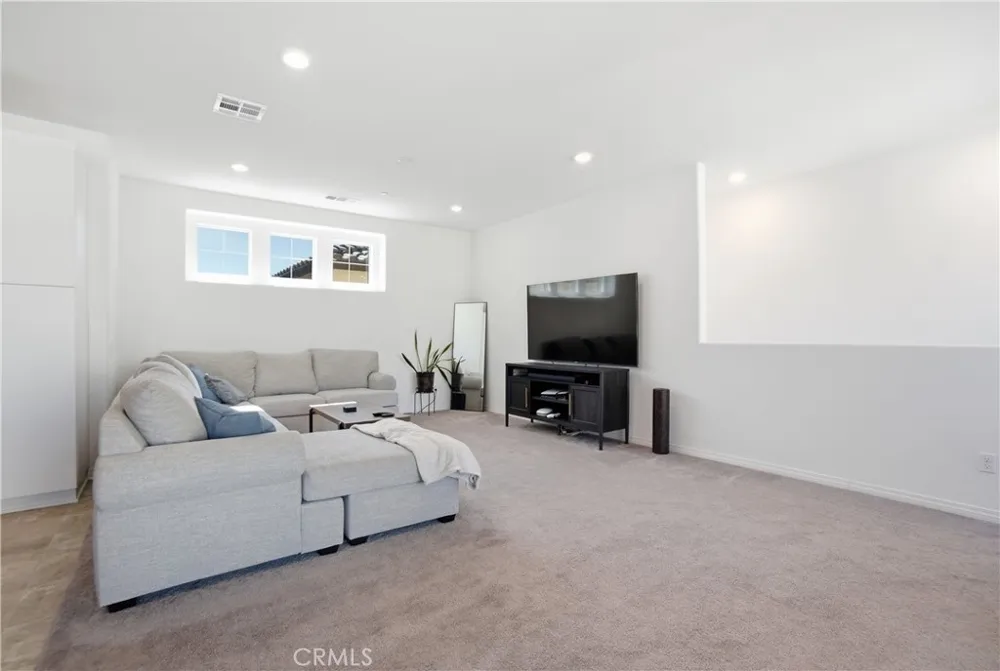 16651 Snowdrop #1 Fontana, CA 92336