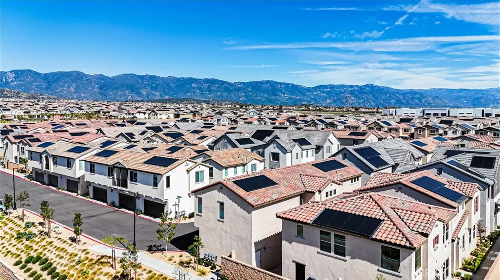 16651 Snowdrop #1 Fontana, CA 92336