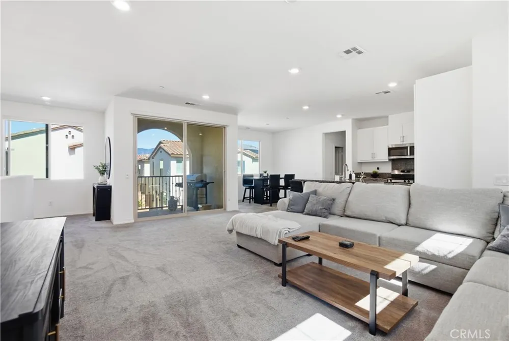 16651 Snowdrop #1 Fontana, CA 92336