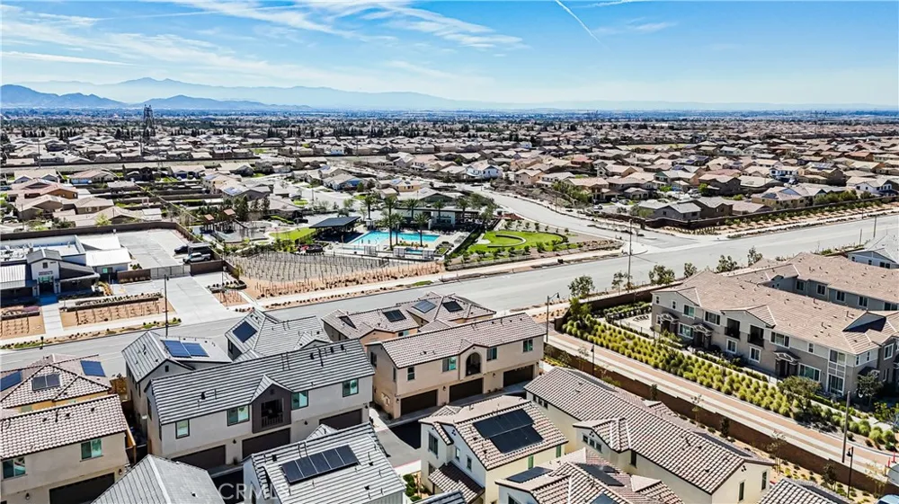 16651 Snowdrop #1 Fontana, CA 92336