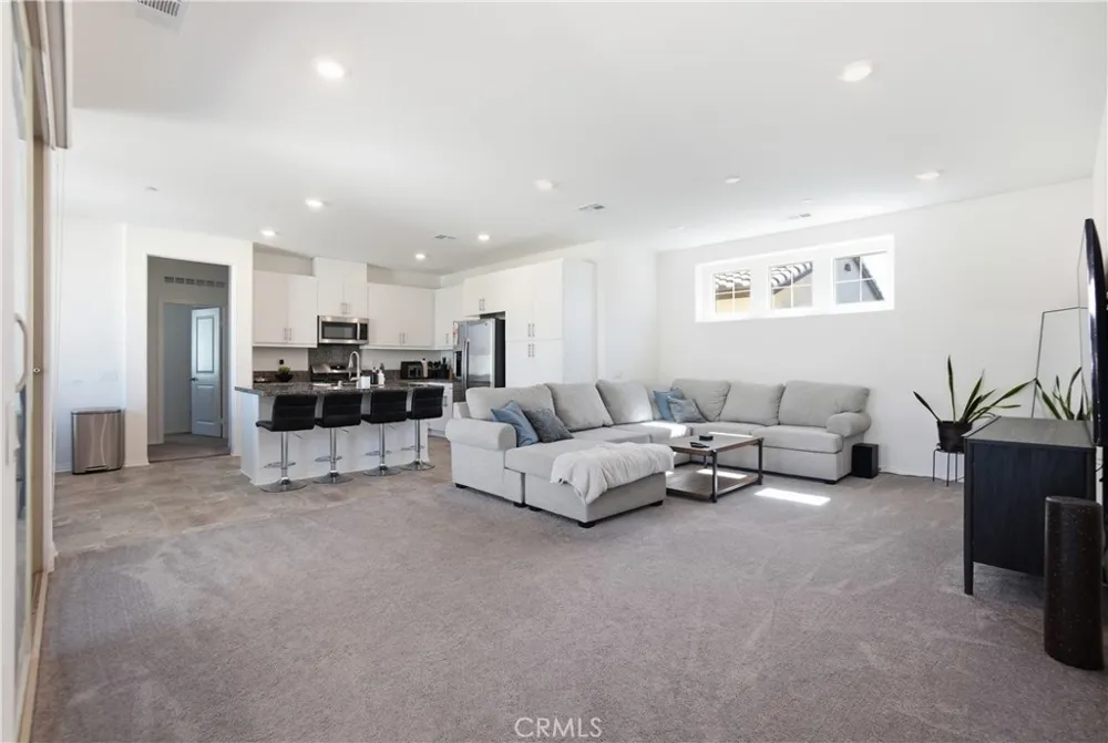 16651 Snowdrop #1 Fontana, CA 92336