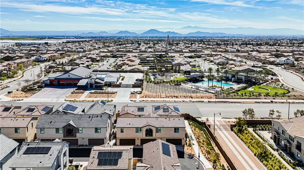 16651 Snowdrop #1 Fontana, CA 92336