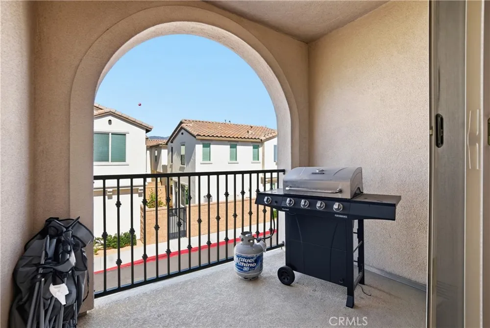16651 Snowdrop #1 Fontana, CA 92336