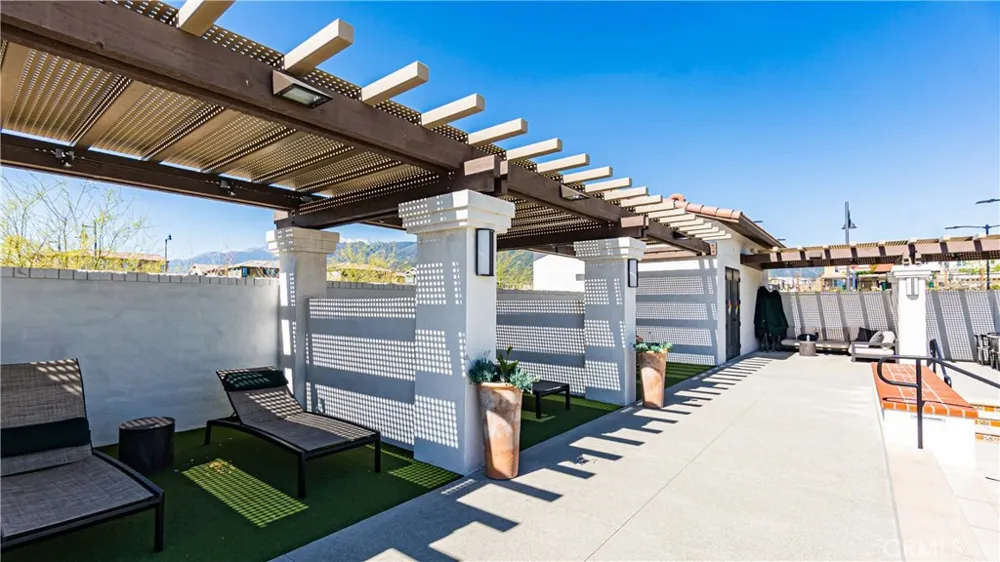 16651 Snowdrop #1 Fontana, CA 92336