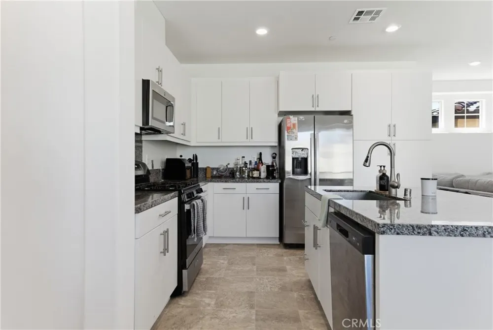16651 Snowdrop #1 Fontana, CA 92336
