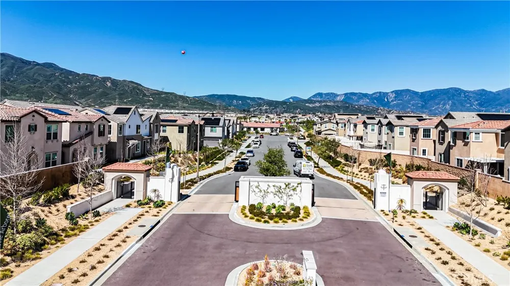 16651 Snowdrop #1 Fontana, CA 92336