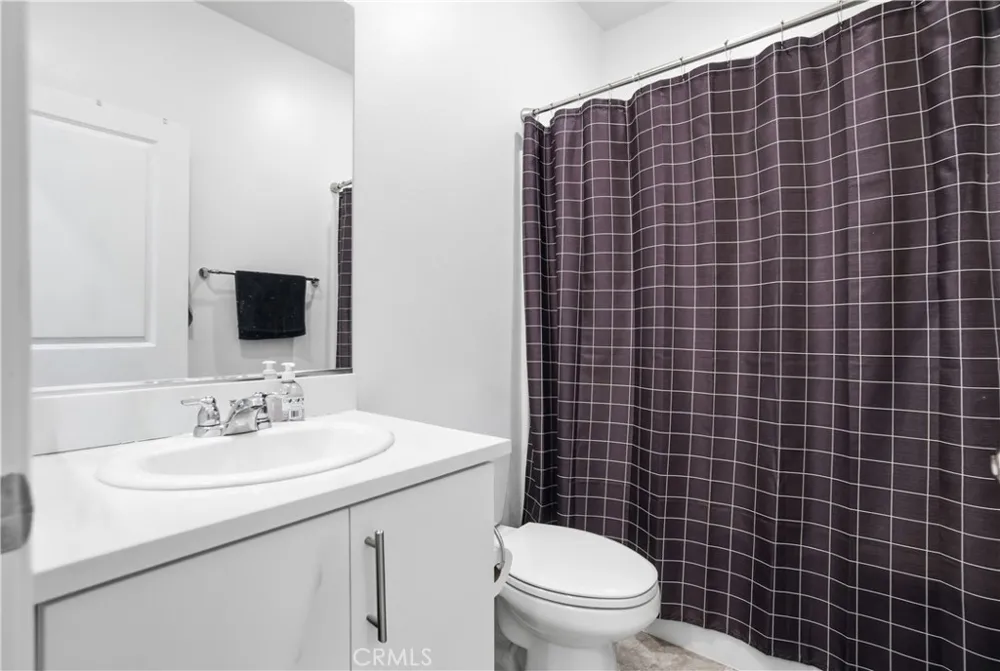 16651 Snowdrop #1 Fontana, CA 92336