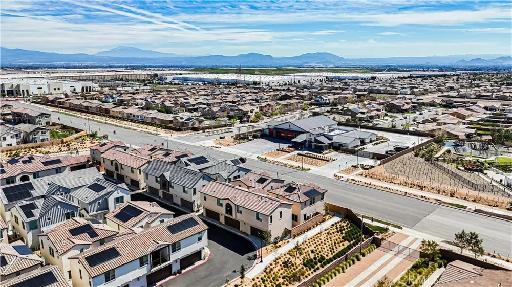 16651 Snowdrop #1 Fontana, CA 92336