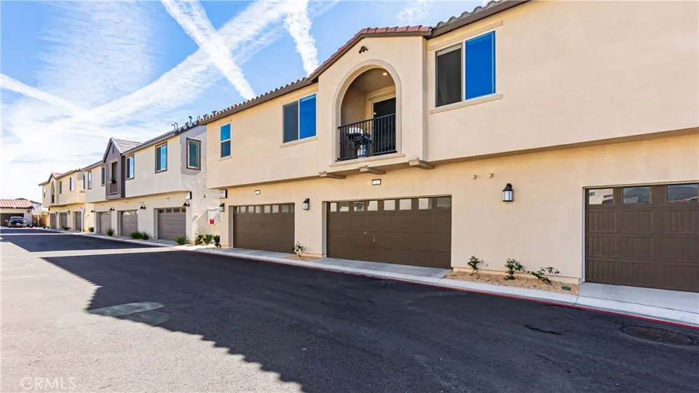 16651 Snowdrop #1 Fontana, CA 92336
