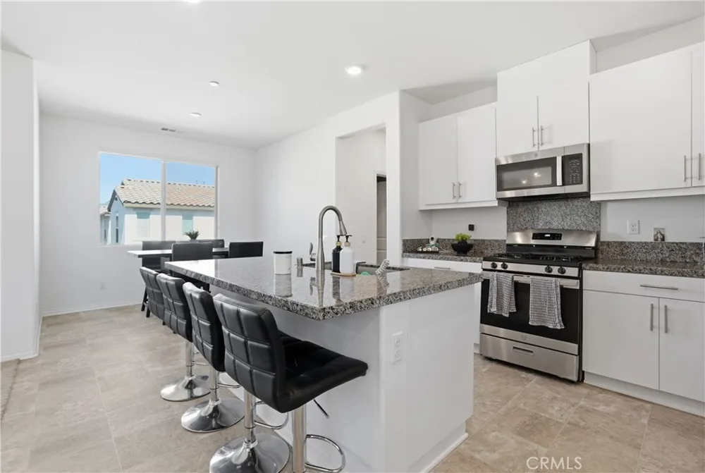 16651 Snowdrop #1 Fontana, CA 92336