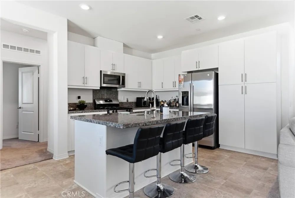 16651 Snowdrop #1 Fontana, CA 92336