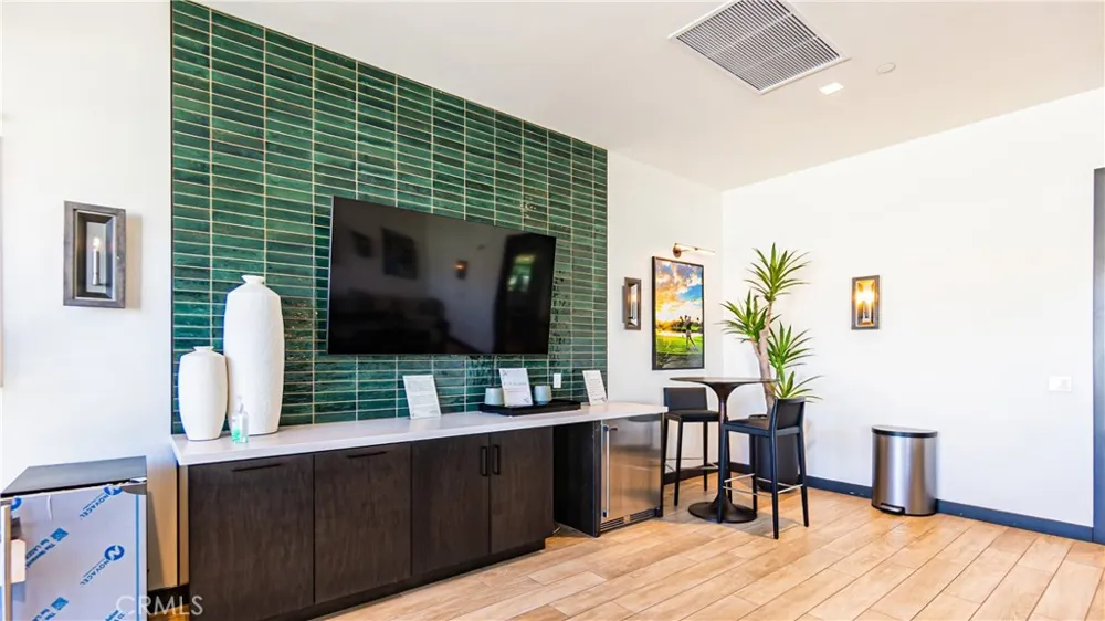 16651 Snowdrop #1 Fontana, CA 92336