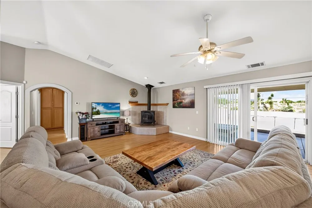 10624 Nugget Phelan, CA 92371