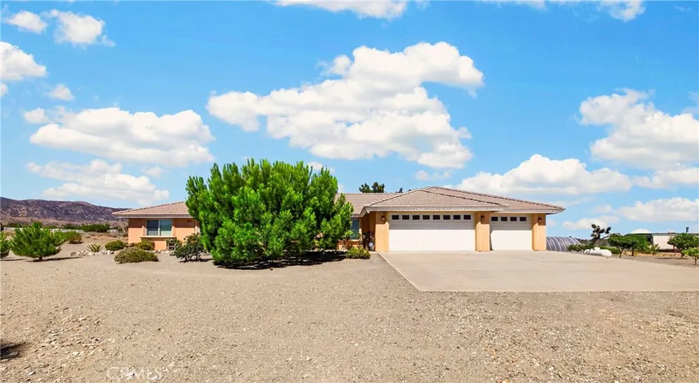 10624 Nugget Phelan, CA 92371