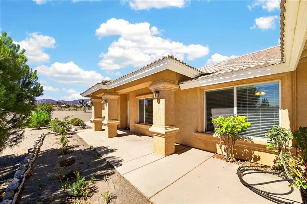 10624 Nugget Phelan, CA 92371