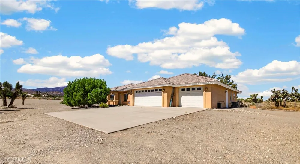 10624 Nugget Phelan, CA 92371