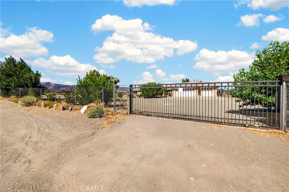 10624 Nugget Phelan, CA 92371