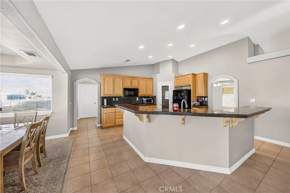 10624 Nugget Phelan, CA 92371