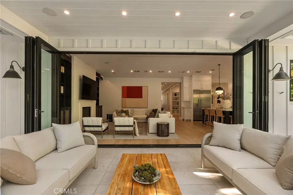 16130 Otsego Street Encino, CA 91436