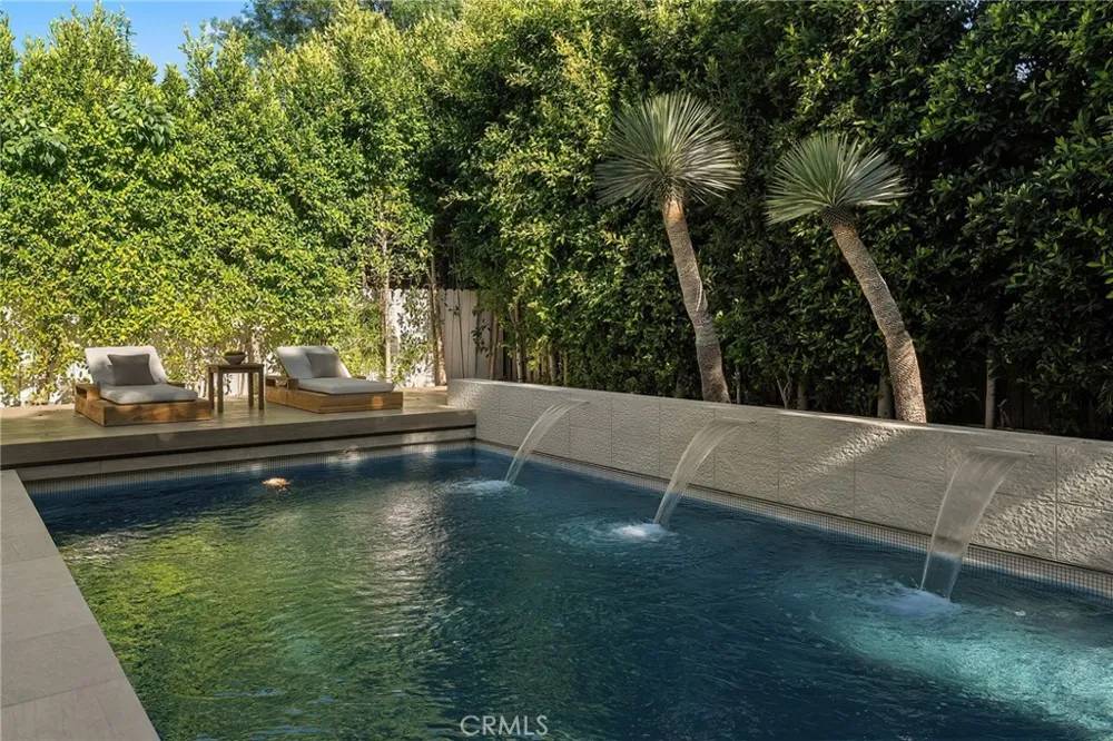 16130 Otsego Street Encino, CA 91436