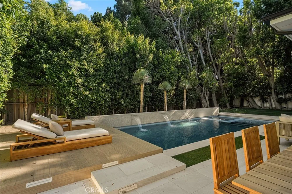 16130 Otsego Street Encino, CA 91436