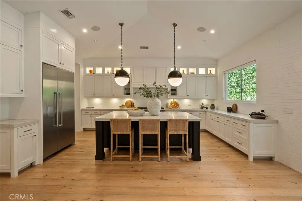 16130 Otsego Street Encino, CA 91436