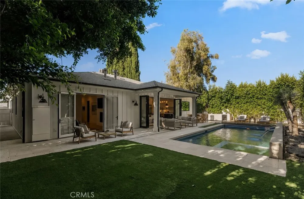 16130 Otsego Street Encino, CA 91436
