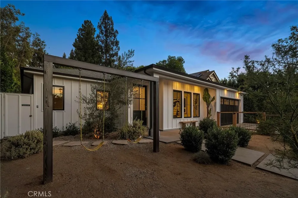 16130 Otsego Street Encino, CA 91436