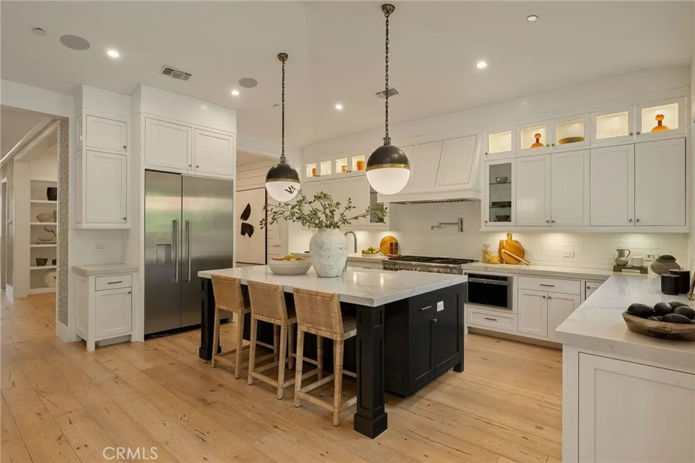 16130 Otsego Street Encino, CA 91436