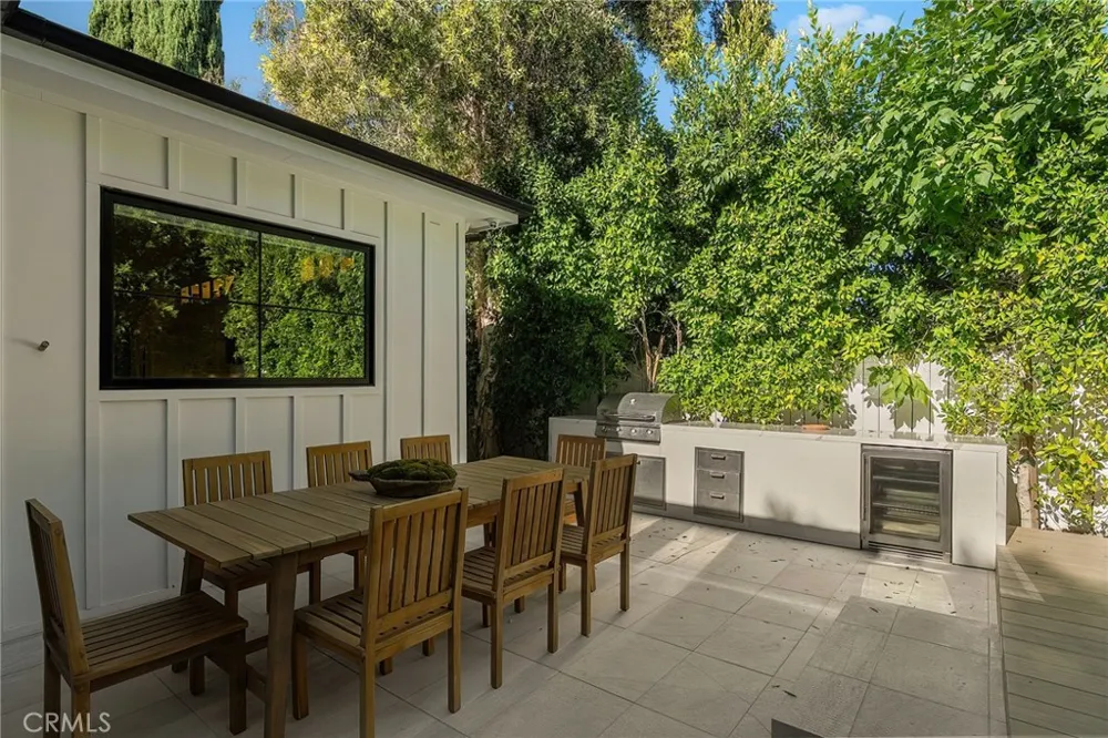 16130 Otsego Street Encino, CA 91436