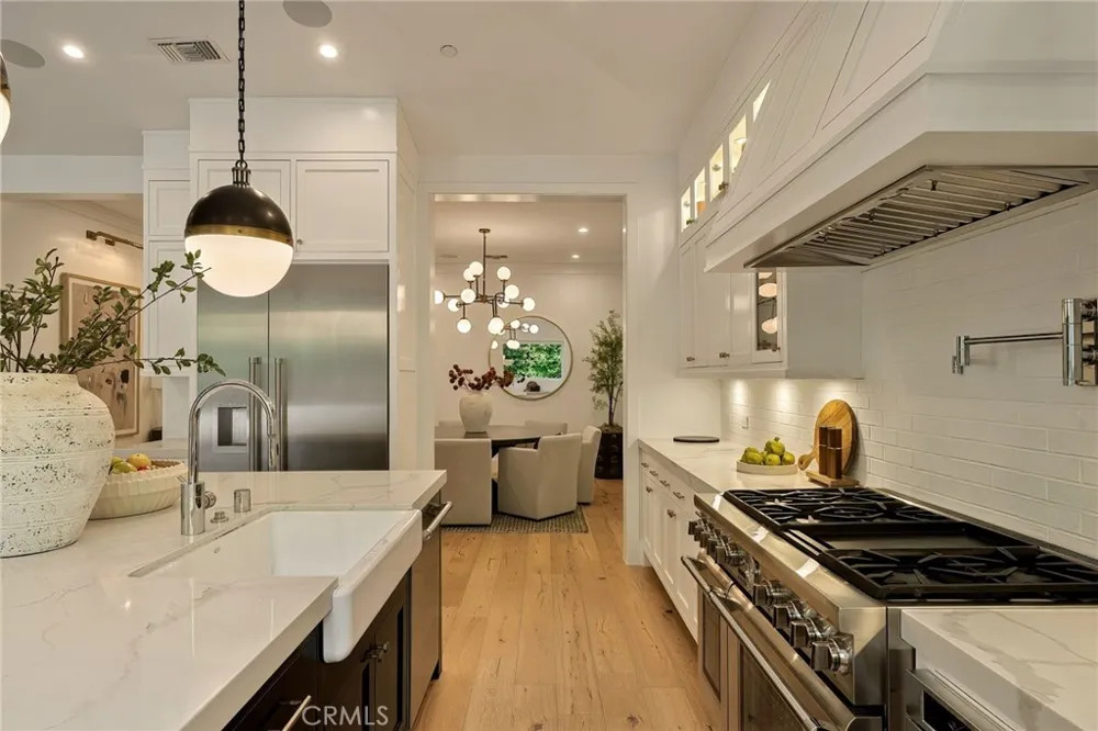 16130 Otsego Street Encino, CA 91436