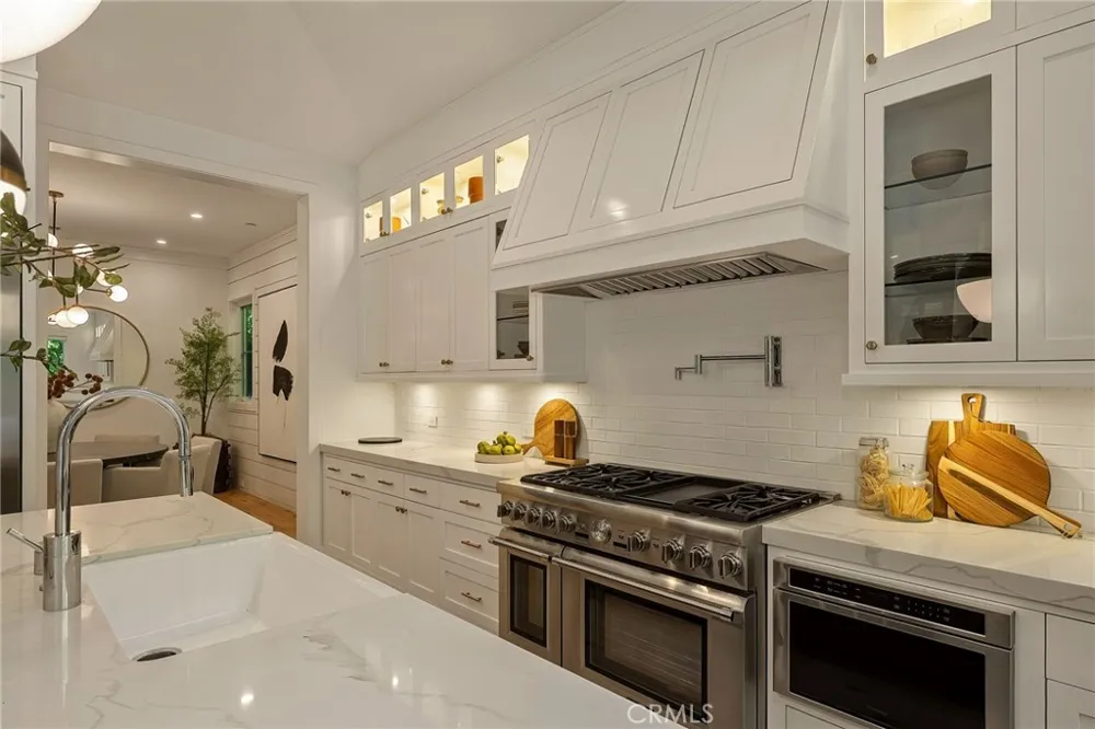 16130 Otsego Street Encino, CA 91436