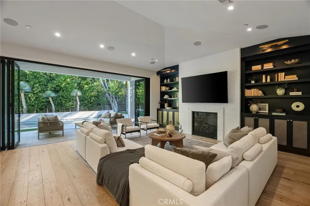 16130 Otsego Street Encino, CA 91436