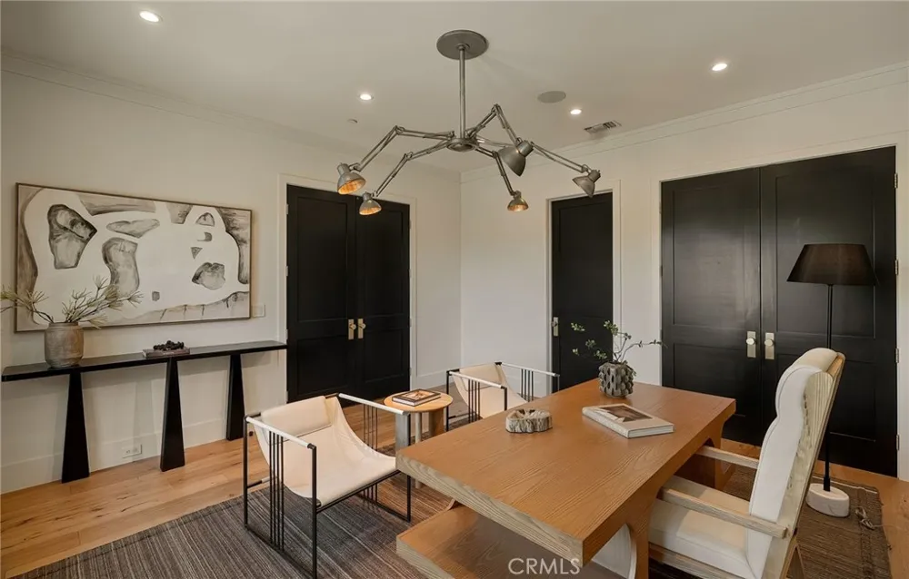 16130 Otsego Street Encino, CA 91436