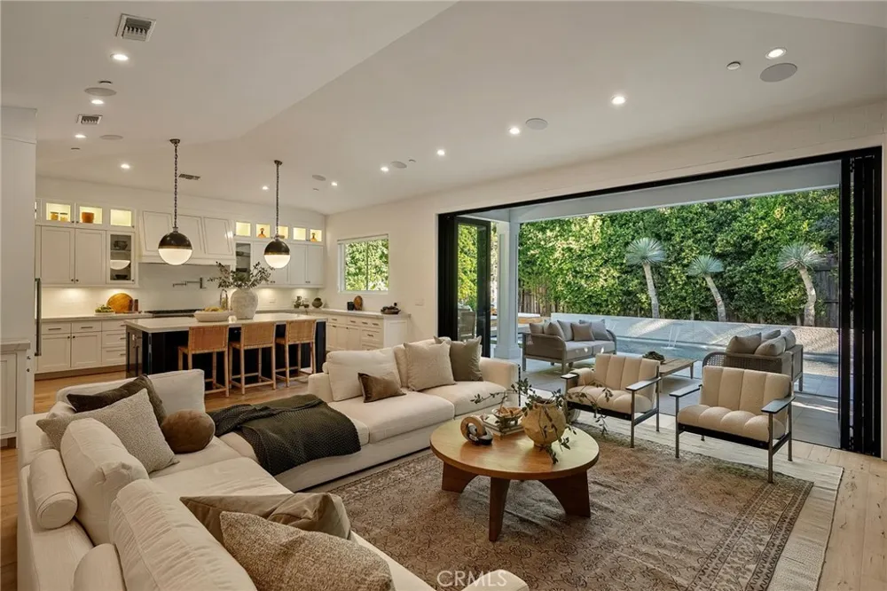 16130 Otsego Street Encino, CA 91436