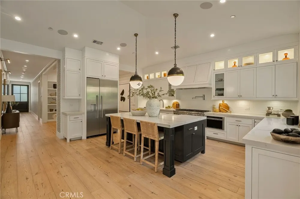 16130 Otsego Street Encino, CA 91436