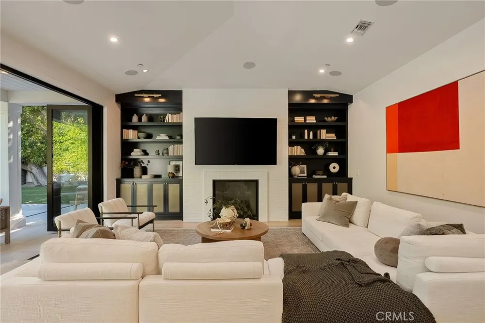 16130 Otsego Street Encino, CA 91436