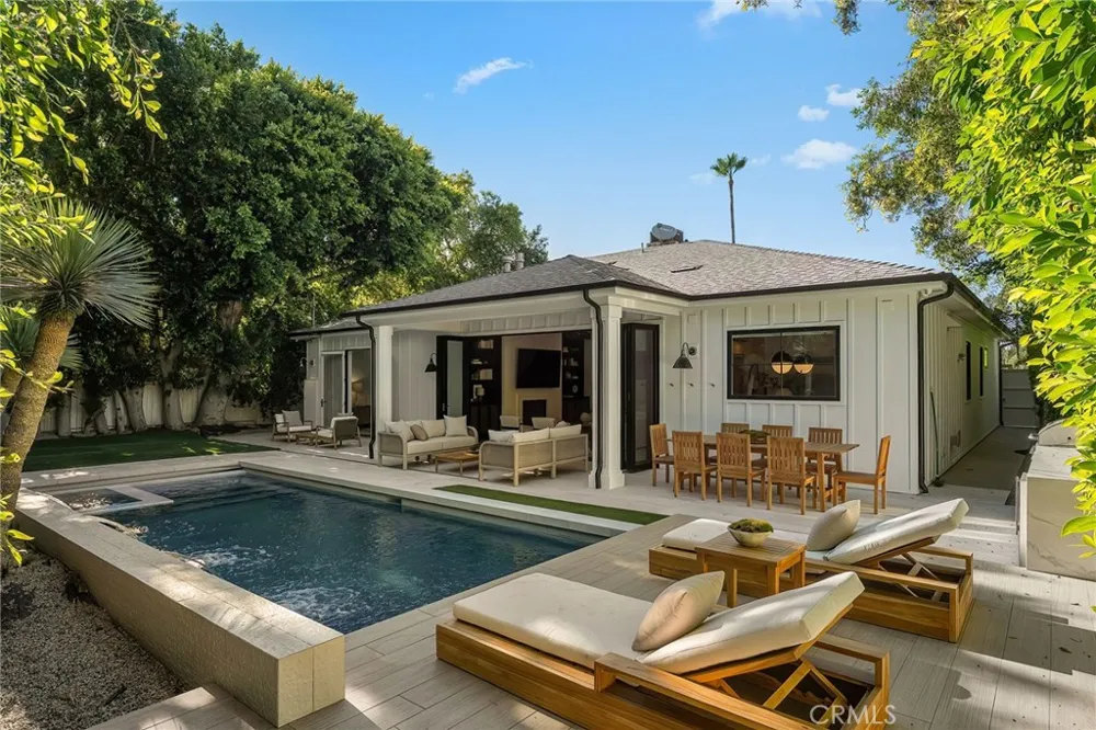16130 Otsego Street Encino, CA 91436