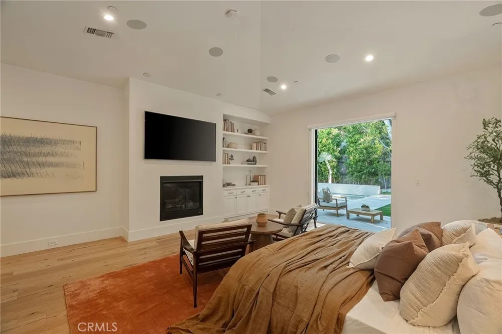 16130 Otsego Street Encino, CA 91436
