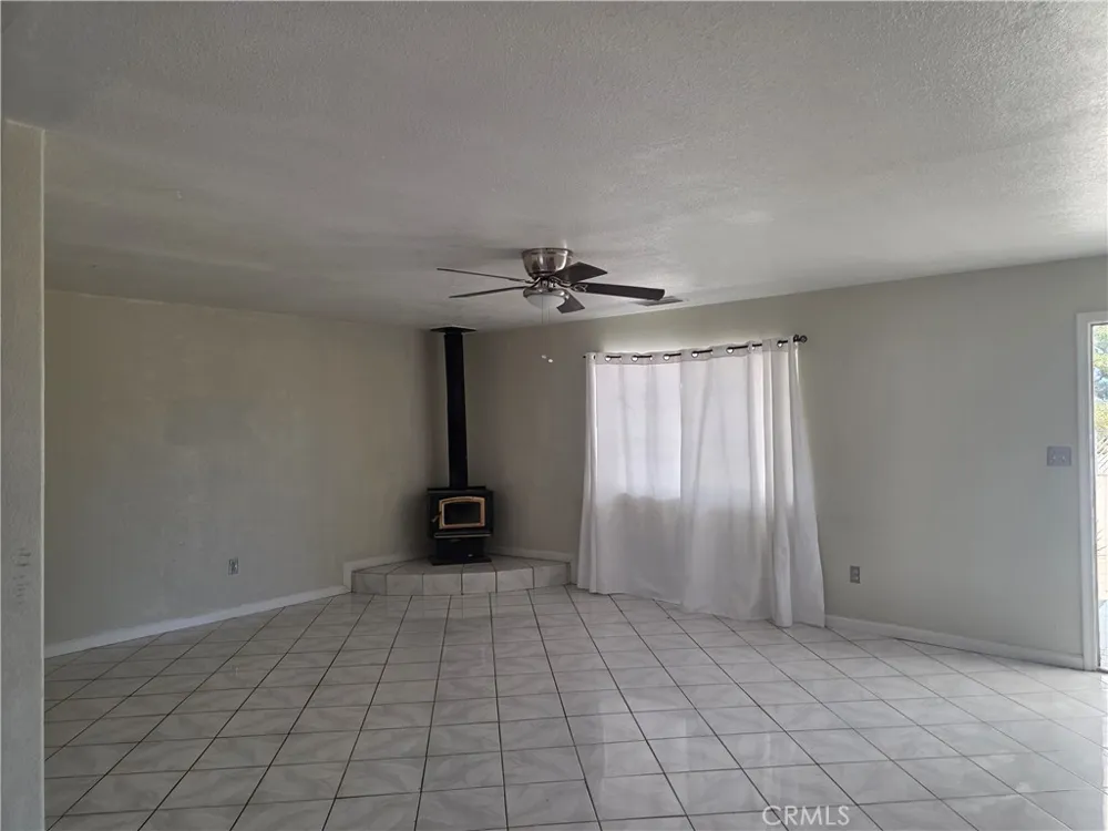 11380 El Esteban Phelan, CA 92371