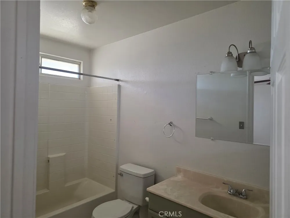 11380 El Esteban Phelan, CA 92371