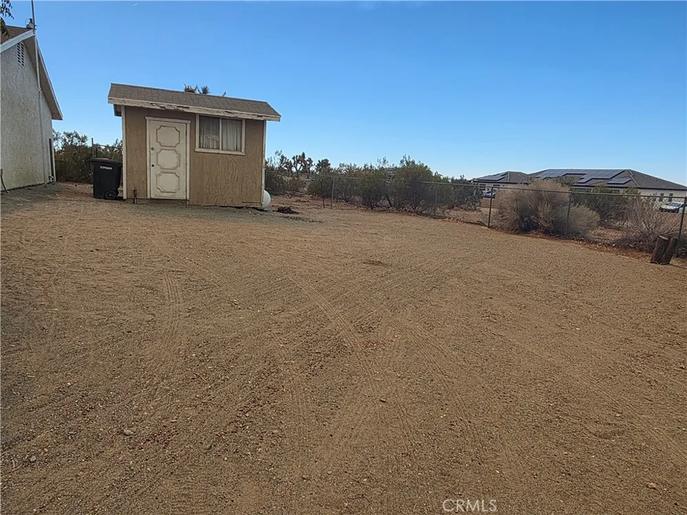11380 El Esteban Phelan, CA 92371