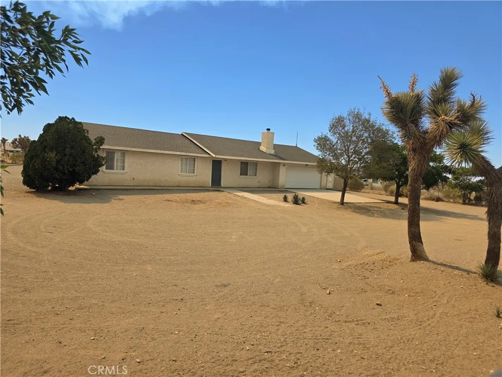 11380 El Esteban Phelan, CA 92371